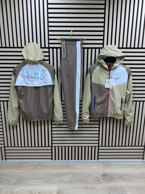 Chandal nike marrón