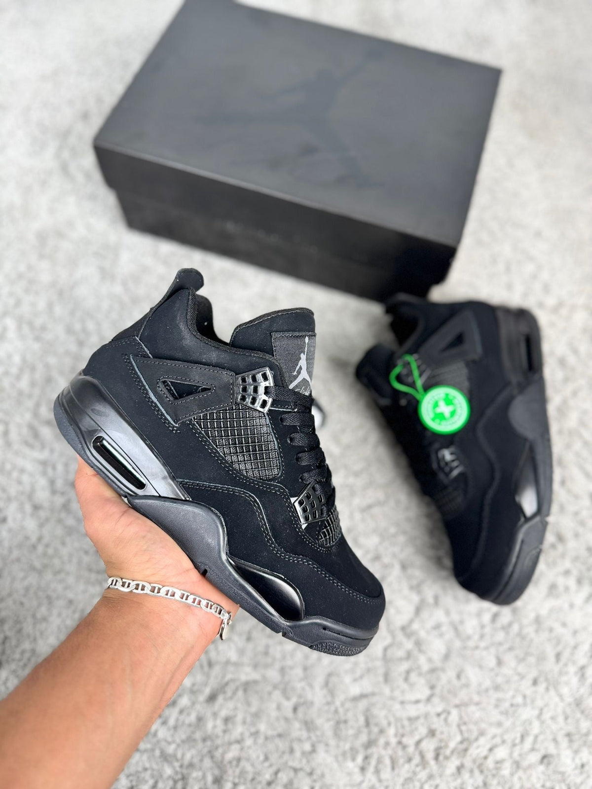 Jordan 4 Negro