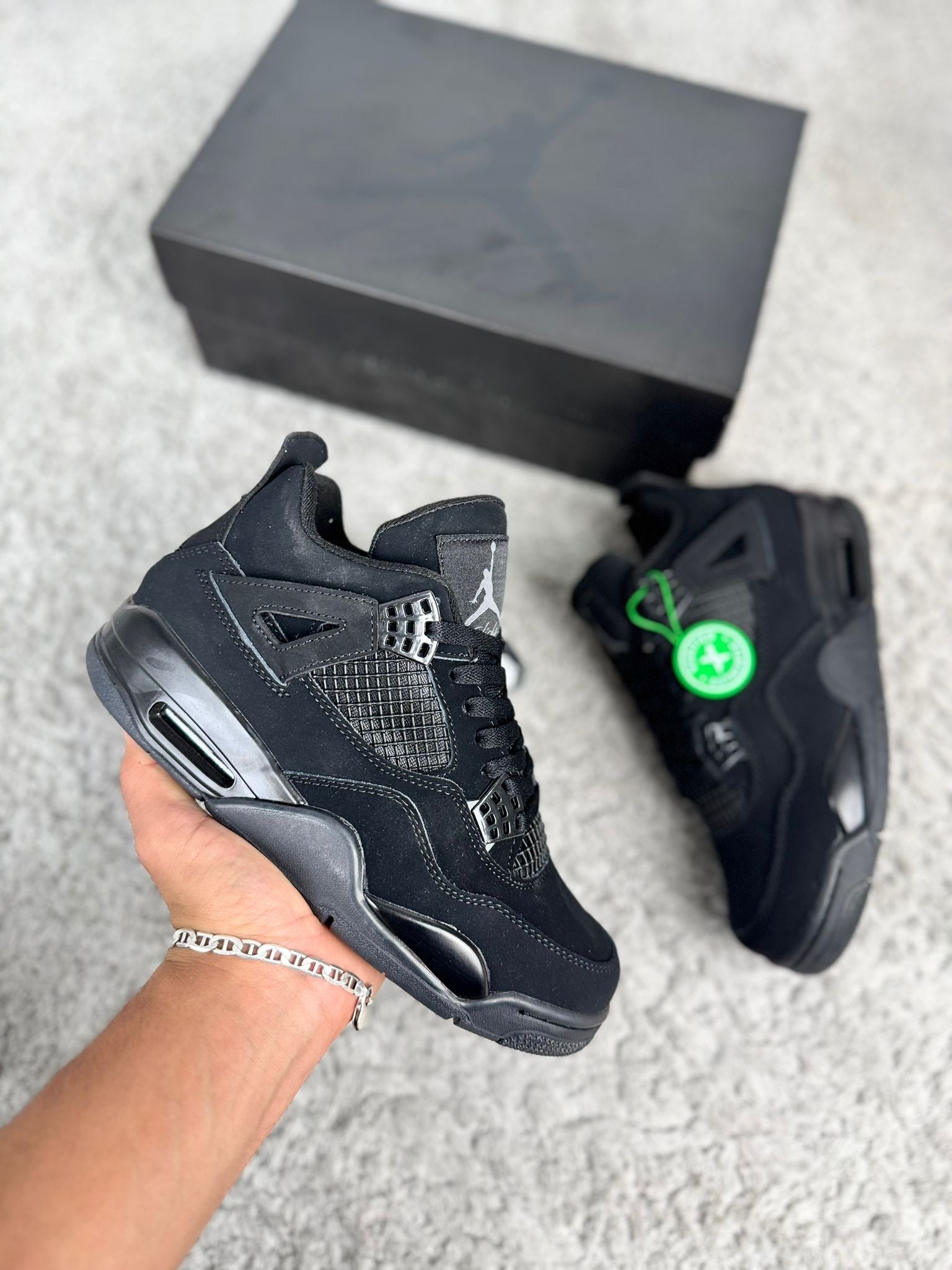 Jordan 4 Negro