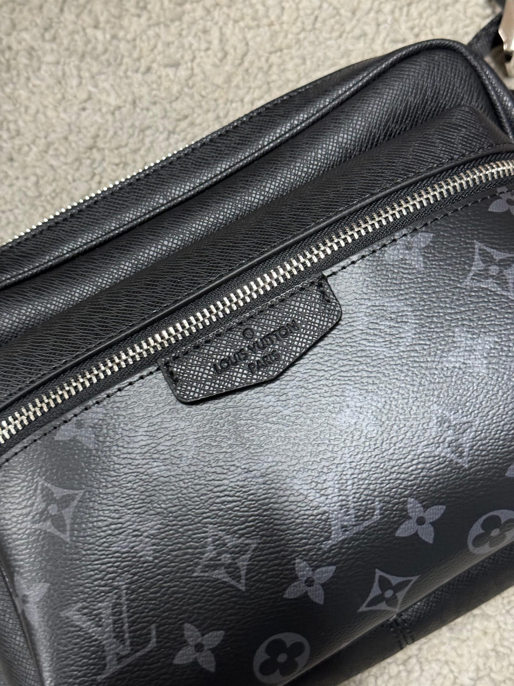Bolso LOUIS VUITTON negro Hombre
