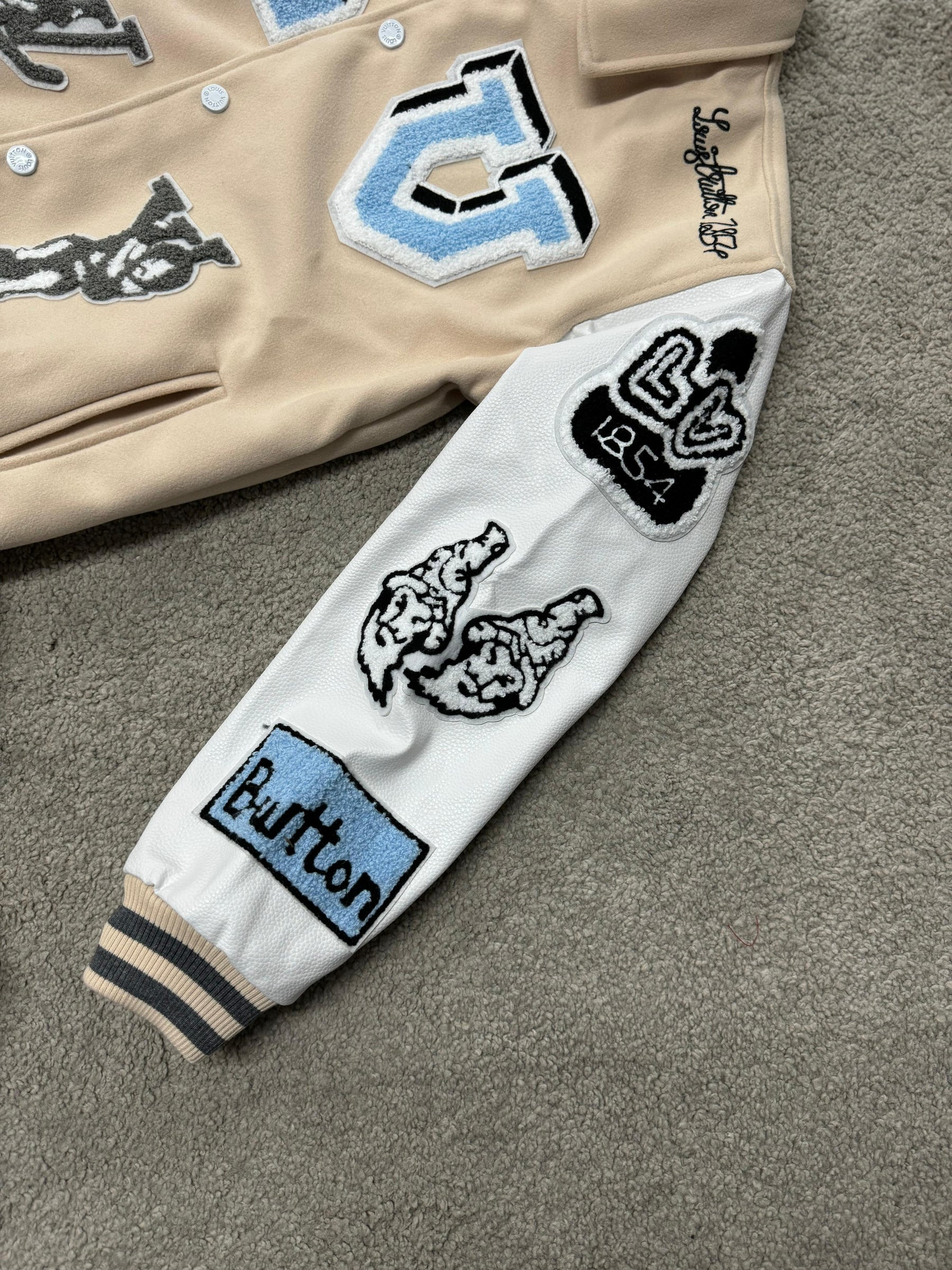 CHAQUETA LOUIS VUITTON CREMA MAX calidad