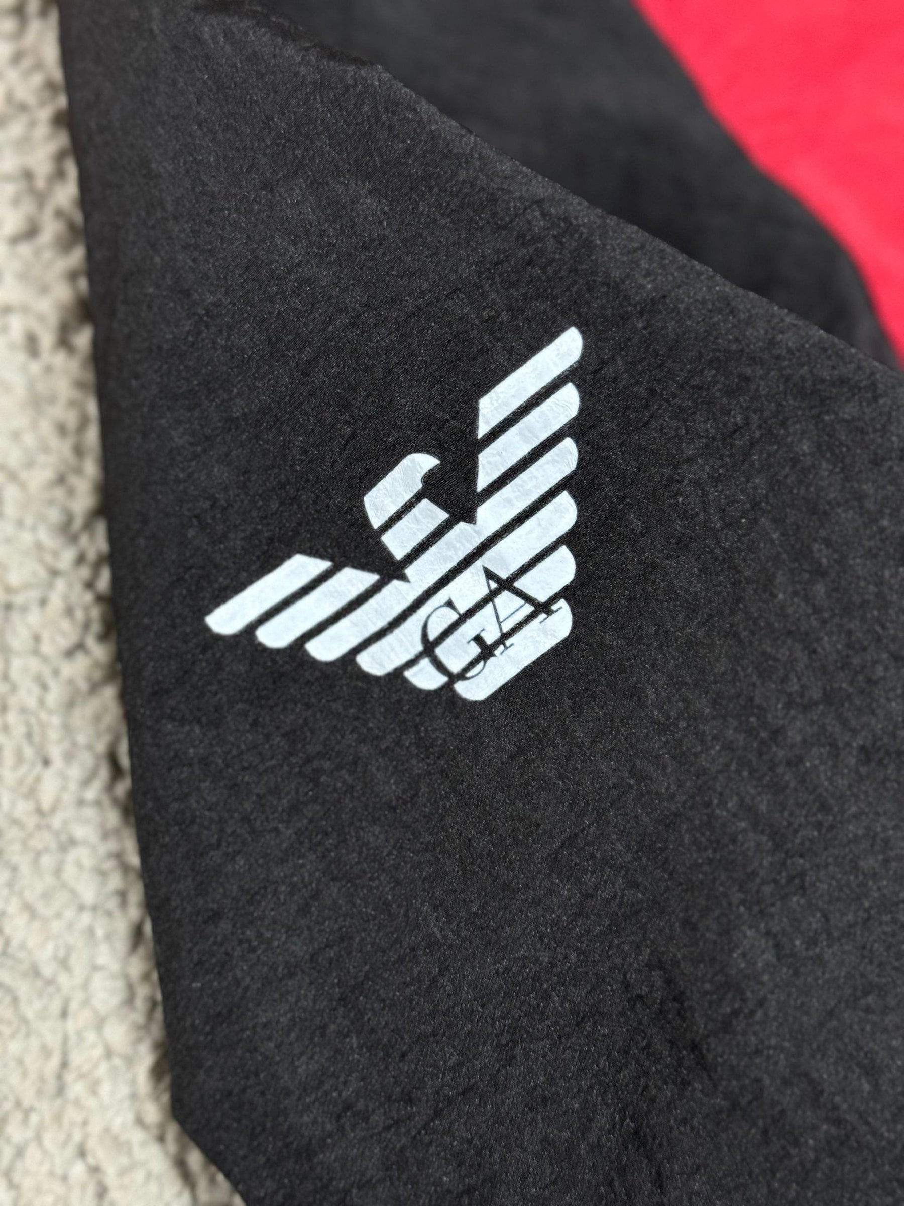 Chandal EMPORIO ARMANI negro y rojo