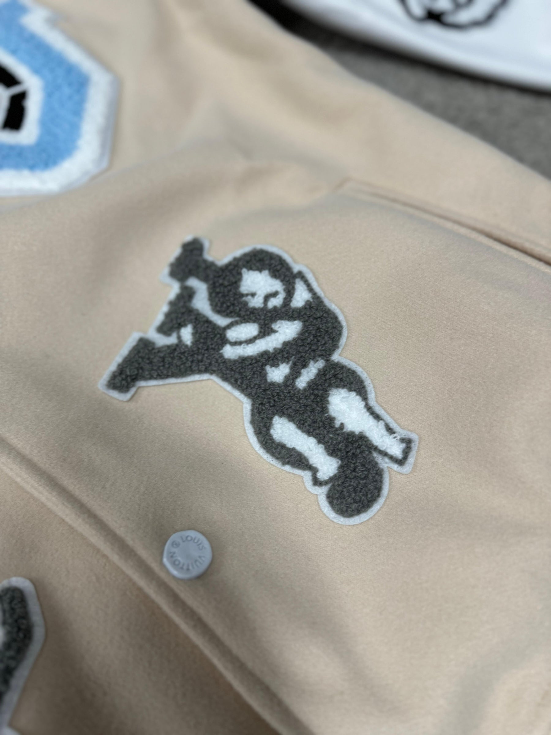 CHAQUETA LOUIS VUITTON CREMA MAX calidad