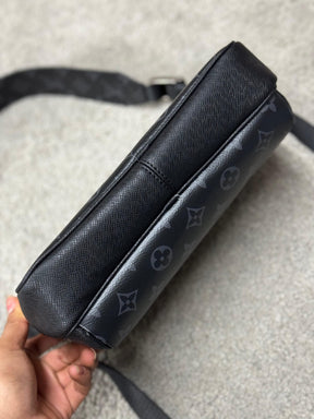 Bolso LOUIS VUITTON negro Hombre