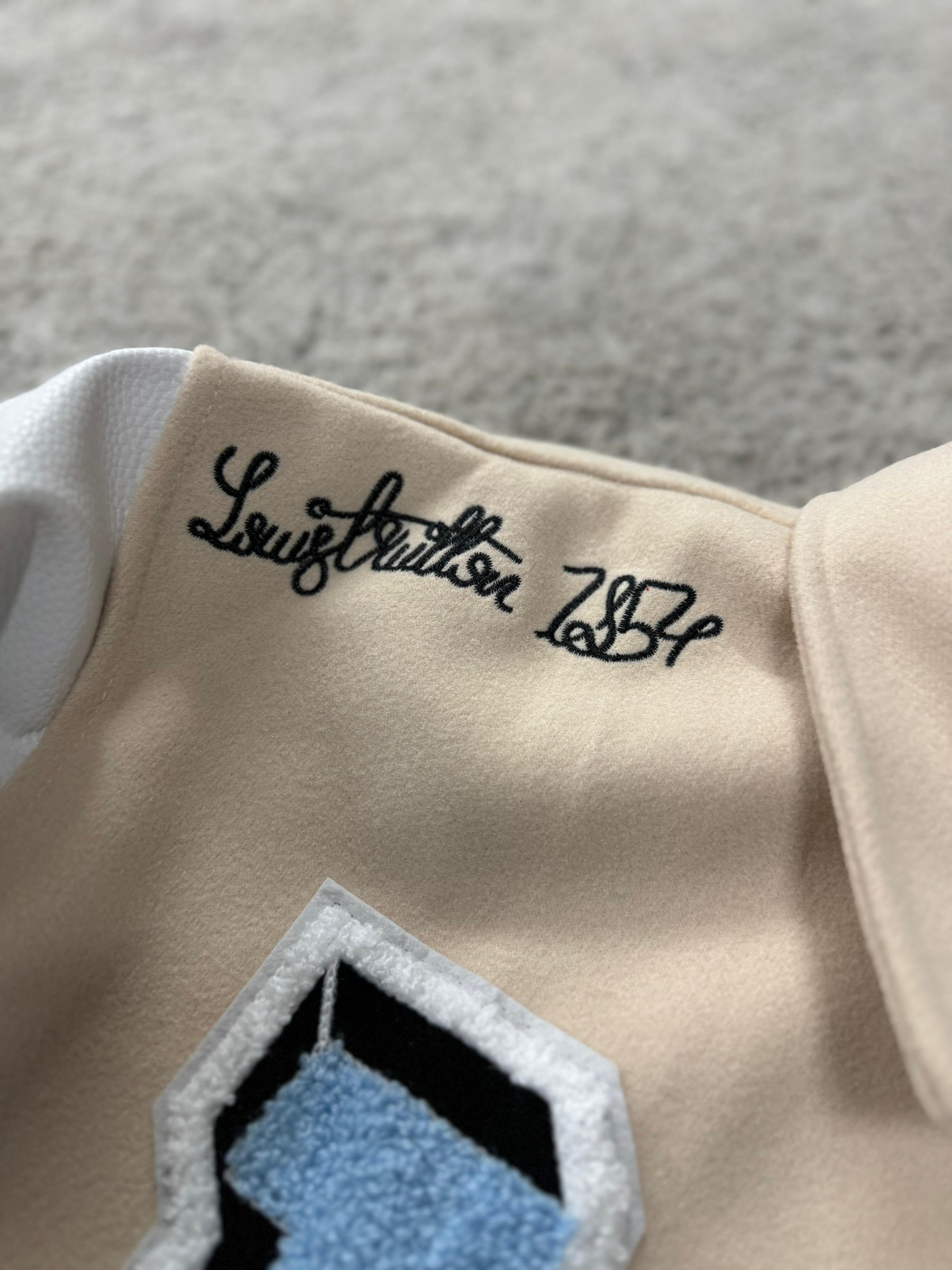 CHAQUETA LOUIS VUITTON CREMA MAX calidad