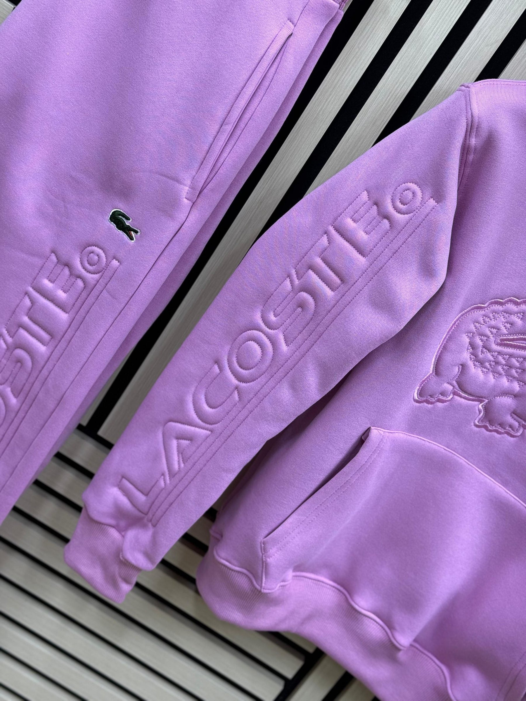Chándal Lacoste rosa Bordado