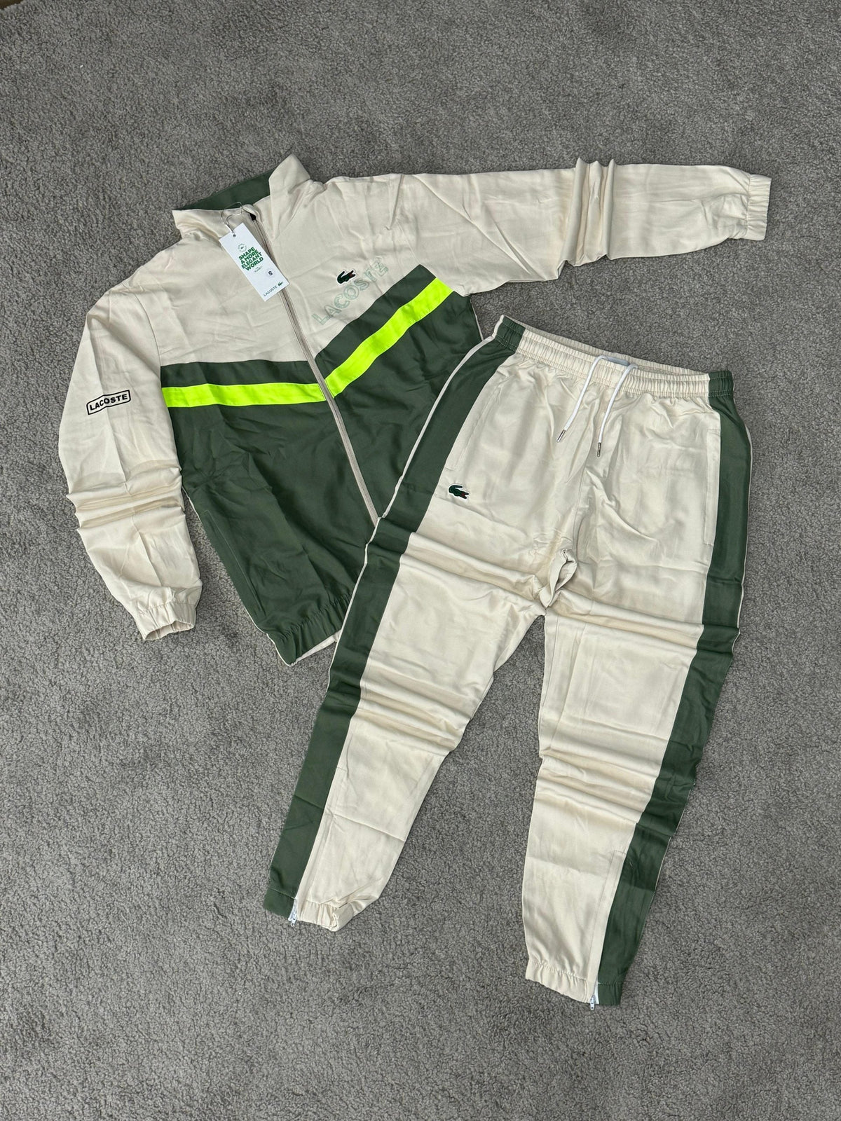 Chandal LACOSTE verde-crema