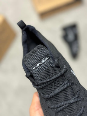 Zapatillas vapormax negra logo gris